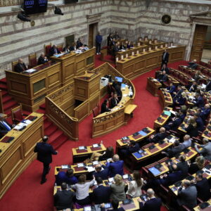 Live η συζήτηση στη Βουλή για τη Συνταγματική Αναθεώρηση – Μητσοτάκης: Όσοι τάζουν επιδόματα και μειώσεις φόρων οδηγούν σε χρεοκοπία τη χώρα