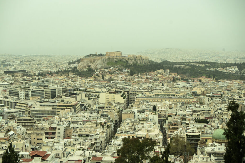 Καιρός –Τσατραφύλλιας: Μετά τα χιόνια και τις καταιγίδες έρχεται  αφρικανική σκόνη με λασποβροχές και 35άρια