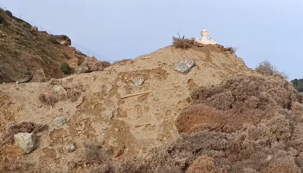 Σάλος στη Μύκονο – «Εξαφάνισαν» την εκκλησία από τη βίλα που παραθέριζε για χρόνια ο Ρέμος (βίντεο)