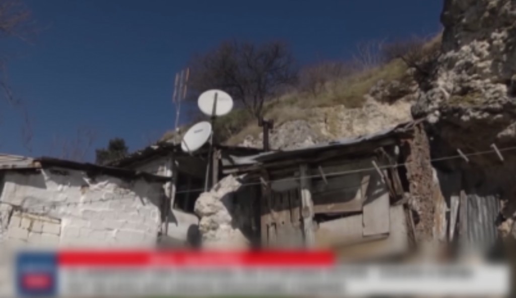 Διδυμότειχο: Πέντε οικογένειες ζουν κάτω από πρωτόγονες συνθήκες μέσα σε σπηλιές – Τι λέει ο δήμαρχος