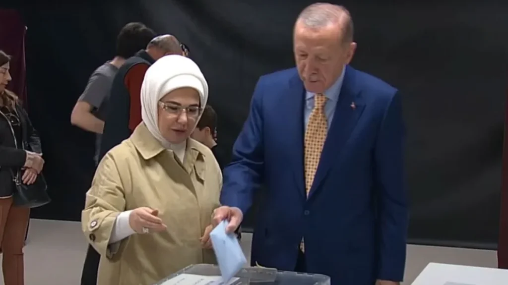 Δημοτικές εκλογές στην Τουρκία: Ψήφισε στην Κωνσταντινούπολη ο Ερντογάν – Bίντεο