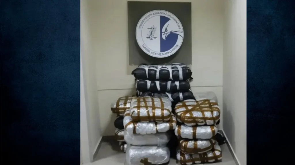 Ηγουμενίτσα: Αστυνομικός  μετέφερε 100 κιλά κάνναβης στο υπηρεσιακό αυτοκίνητο και συνελήφθη μετά από καταδίωξη