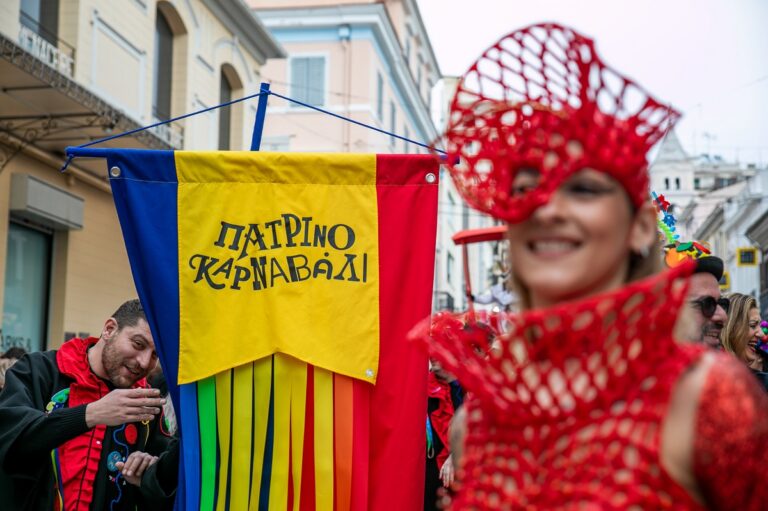 Πατρινό Καρναβάλι 2024: Όλη η Πάτρα μια γιορτή – Δείτε τη Μεγάλη Καρναβαλική Παρέλαση