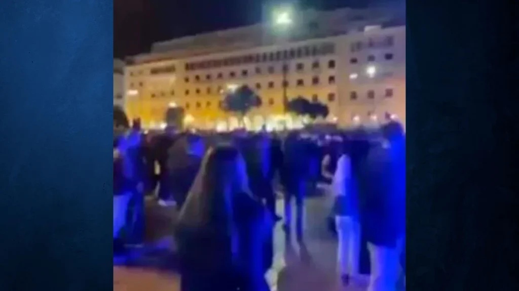 Θεσσαλονίκη: «Δεν υπάρχει χώρος για ρατσιστικές συμπεριφορές», λέει ο δήμαρχος  για την ομαδική επίθεση σε δύο τράνς – 21 συλλήψεις – Δείτε βίντεο