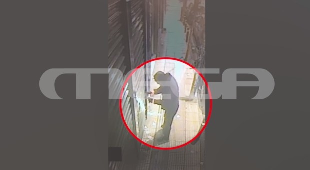 Πετράλωνα: Bίντεο – ντοκουμέντο από τη στιγμή που οι τρομοκράτες βάζουν τη βόμβα στην τράπεζα – Έδιωξαν και περαστικούς