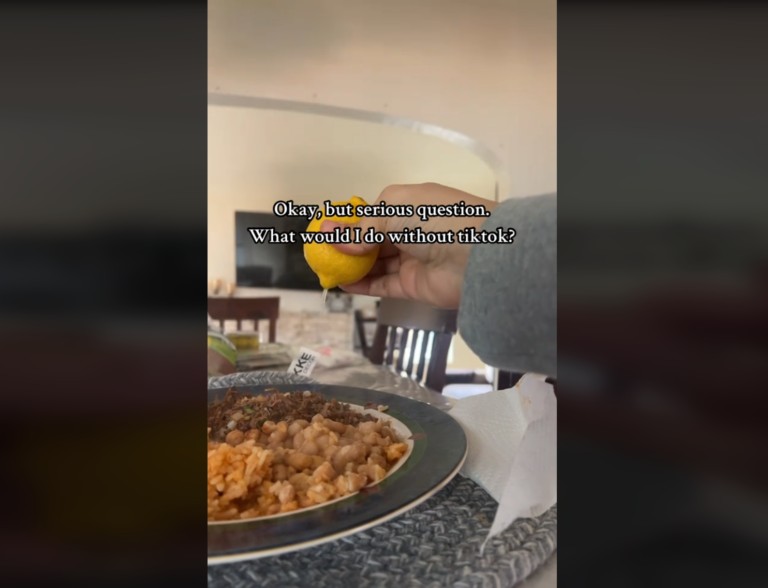 Viral βίντεο με το στύψιμο του λεμονιού – Εσείς πως το κάνετε;