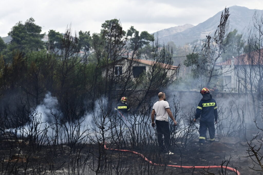 Συναγερμός για τις φωτιές  στο υπουργείο Κλιματικής Κρίσης:  71 πυρκαγιές σε 12 ώρες – Έκτακτη σύσκεψη