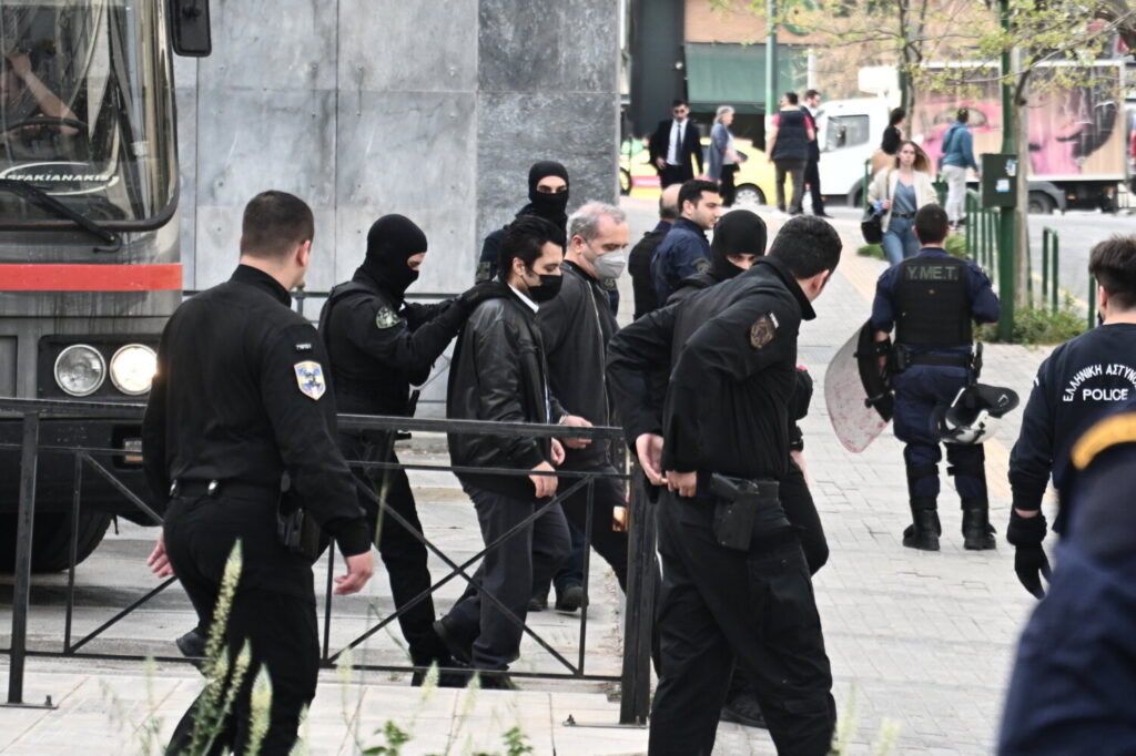 Κολωνός: Ποινές από 4 έως 12 χρόνια στους 11 ενόχους για βιασμό της 12χρονης – Τέσσερις στη φυλακή