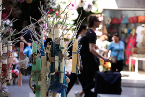 Εορταστικό ωράριο Πάσχα 2025: Κυριακή με ανοιχτά καταστήματα – Τι ισχύει με τα σούπερ μάρκετ