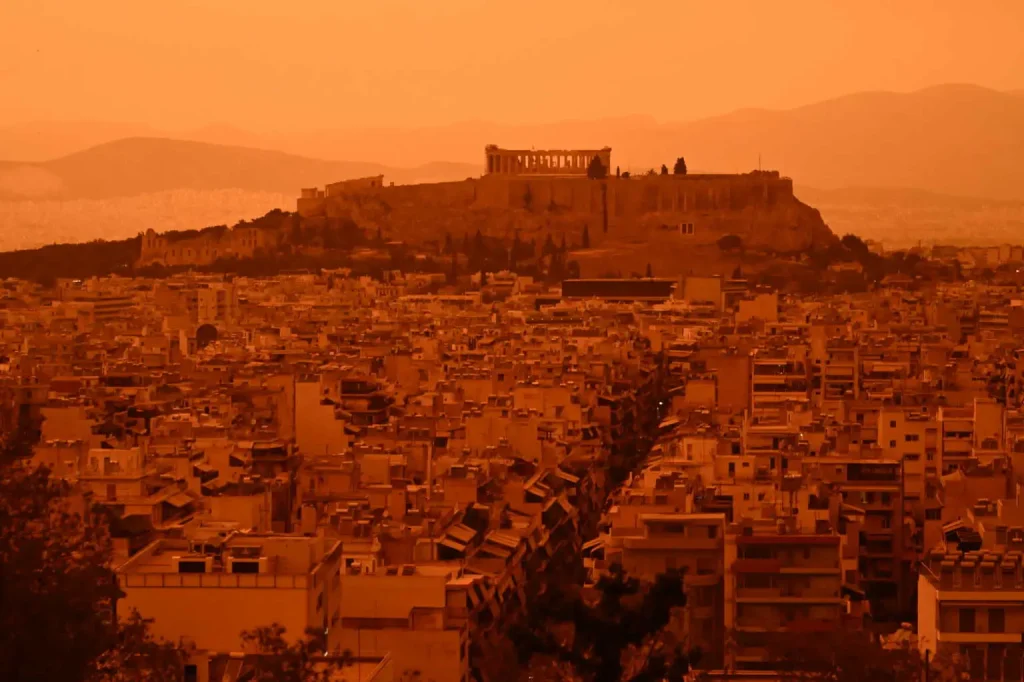 Καιρός – «Minerva red»: Το κύμα αφρικανικής σκόνης πάνω από την Ελλάδα απεικονίζει ο  δορυφόρος της NASA (εικόνες&βίντεο)
