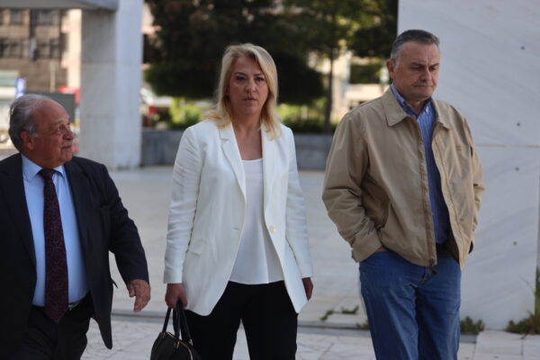 Δίκη για τη φωτιά στο Μάτι: Την ενοχή Δούρου, Καπάκη, Μπουρνούς και στελεχών της Πυροσβεστικής ζήτησε η εισαγγελέας