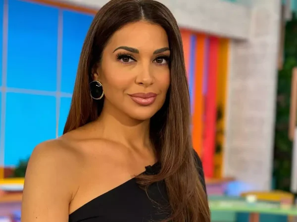 Η τρυφερή ανάρτηση της Ελένης Χατζίδου με την κόρη της από τις Μαλβίδες: «Αχ αυτή η αγκαλιά σου…»