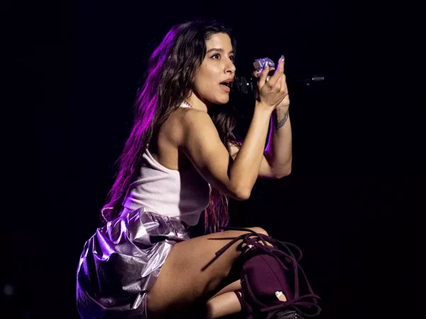 Ελβετία – Μαρίνα Σάττι: Επεισόδιο με Ισραηλινό δημοσιογράφο – “Ωτοασπίδες; Βαλ’ τες στα αυτιά σου για να μην ακούς τις βόμβες”