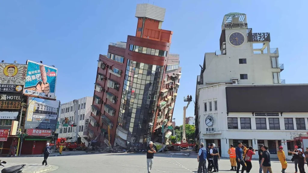Ταϊβάν: Μεγάλος σεισμός 7,4 Ρίχτερ – Τουλάχιστον 7 νεκροί, πάνω από 700 τραυματίες, αναφορές για εγκλωβισμένους – Βίντεο