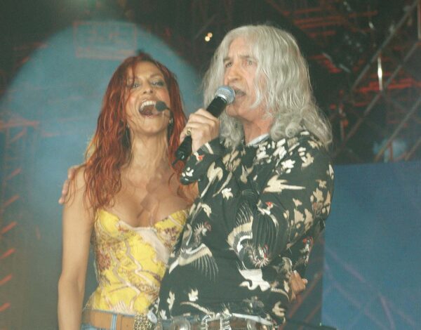 Άννα Βίσση για Νίκο Καρβέλα: Αυτόν αγάπησα, αυτόν ερωτεύτηκα, αυτόν πιστεύω (βίντεο)