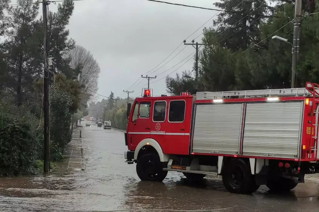 Κακοκαιρία: Πλημμύρες σε Καρδίτσα και Νότιο Πήλιο – Πάνω από 100 χιλιοστά βροχής σε Θεσσαλία και Σποράδες – Πού χιόνισε
