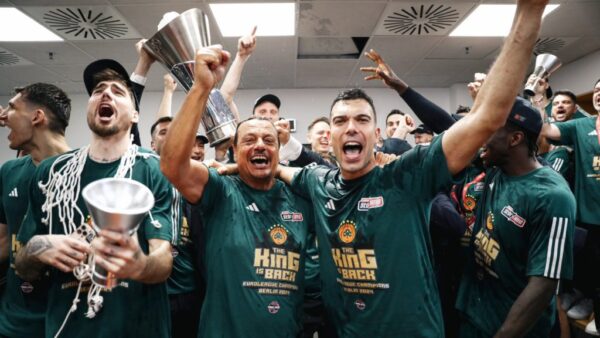 Euroleague – Παναθηναϊκός: Γυρίζουν το μεσημέρι στην Αθήνα οι Πρωταθλητές Ευρώπης – Με ανοιχτό λεωφορείο μέχρι το ΟΑΚΑ