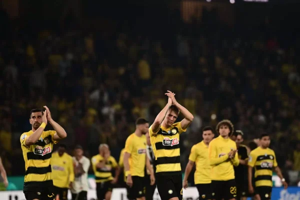 ΑΕΚ – Λαμία 3-0:  Πικρή νίκη με χειροκρότημα στην  OPAP Arena  αλλά το Πρωτάθλημα το κέρδισε ο ΠΑΟΚ