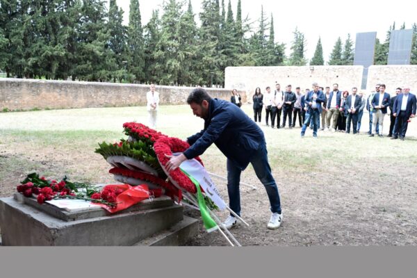 Ανδρουλάκης: Η θυσία των 200 πατριωτών για ελευθερία, δημοκρατία και κοινωνική δικαιοσύνη αποτελεί πυξίδα μας»