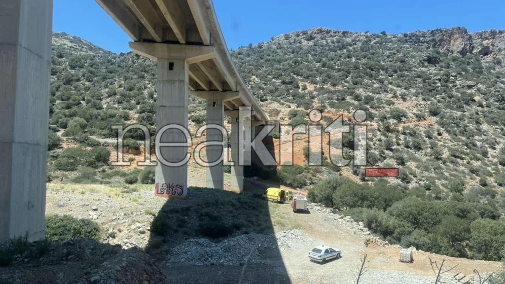 Ηράκλειο: Νεκρή γυναίκα που έπεσε από γέφυρα στο ΒΟΑΚ – Έχασε την ισορροπία της – Προσπαθούσε να βγάλει selfie