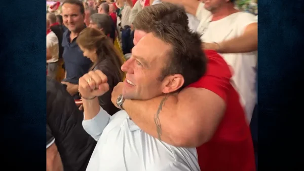 Στ. Κασσελάκης για Ολυμπιακό : Το βίντεο από το γήπεδο και το…κεφαλοκλείδωμα από οπαδό στο γκολ του Ελ Κααμπί