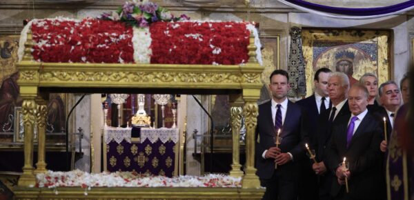 Στέφανος Κασσελάκης – Κέρκυρα: Στην ακολουθία και την περιφορά του Eπιτάφιου της Μητρόπολης