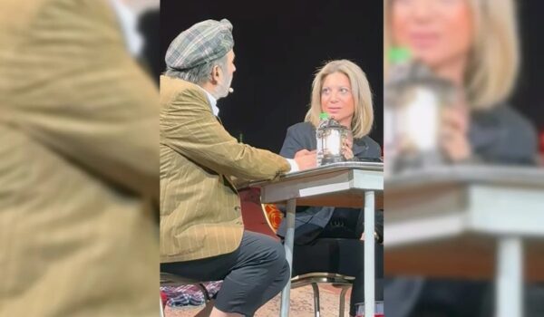 Επέστρεψε ο Λάκης Λαζόπουλος με το «Αλ Τσαντίρι»: Συγκίνησε η Μαρία Καρυστιανού για την τραγωδία των Τεμπών (βίντεο)