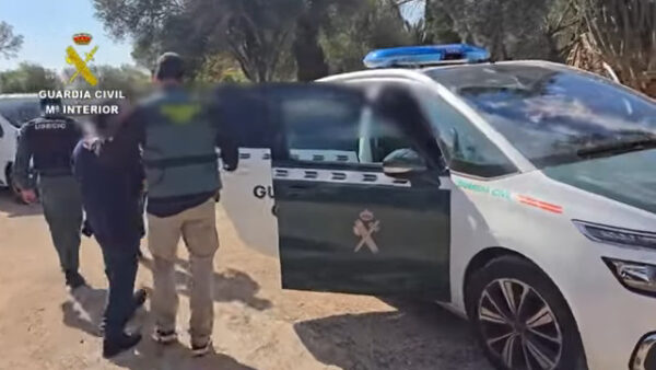 Φρίκη στη Μαγιόρκα: Συνελήφθη άνδρας που κρατούσε τη 12χρονη θετή του κόρη ως σκλάβα του σεξ από το 2019 (βίντεο)