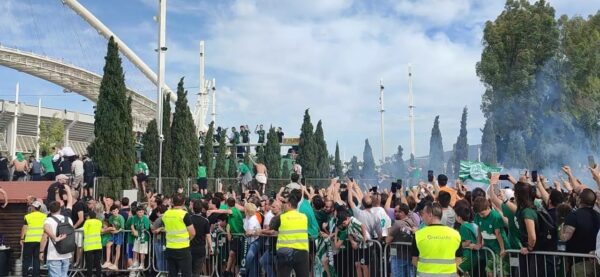 Παναθηναϊκός:  Η άφιξη των πρωταθλητών Ευρώπης στο ΟΑΚΑ – Οι πανηγυρισμοί του Λεσόρ μέσα από το λεωφορείο(βίντεο)