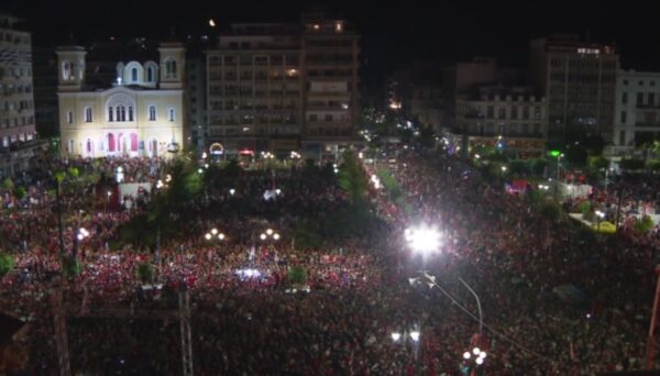 Conference League: Ξέφρενοι πανηγυρισμοί στον Πειραιά και σε όλη την Ελλάδα για την ιστορική ευρωπαϊκή κατάκτηση του Ολυμπιακού – Εντυπωσιακά βίντεο