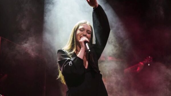 Νικόλ Σαραβάκου: «Ο μπαμπάς μου ξέρει σχεδόν τα πάντα, είμαστε φίλοι»