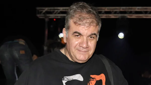 Δημήτρης Σταρόβας: «Έχει επικοινωνία με το περιβάλλον, αλλά δεν μπορεί ακόμα να μιλήσει» – Όλα τα νεώτερα για την υγεία του (βίντεο)