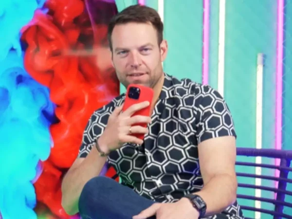 Στέφανος Κασσελάκης: Η φάρσα στον Τάιλερ Μάκμπεθ και η αντίδρασή του – «Ξέρεις ότι τα μισώ αυτά» (βίντεο)