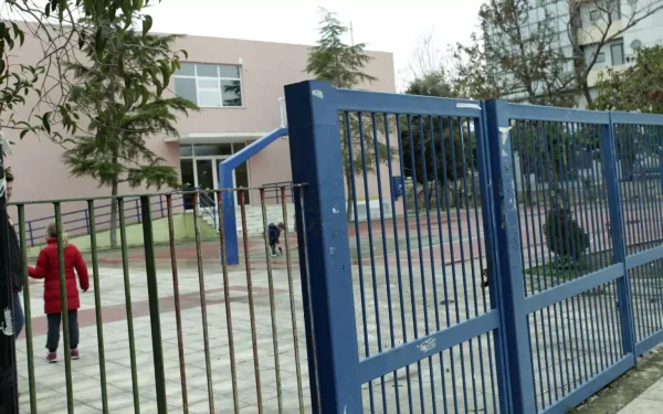 Ηράκλειο: “Έπεσα κάτω και μου έριχνε γροθιές”, περιγράφει ο διευθυντής του σχολείου που δέχτηκε επίθεση από 14χρονο μαθητή