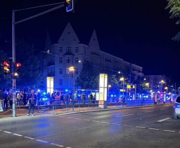 Βερολίνο – Final Four Euroleague: Η στιγμή της αιματηρής συμπλοκής μεταξύ των Ελλήνων οπαδών – Βγήκαν από το νοσοκομείο οι τραυματίες (βίντεο)