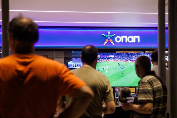 Όλοι οι δρόμοι για το Ευρωπαϊκό οδηγούν σε ένα κατάστημα ΟΠΑΠ &#8211; Ραντεβού απόψε στο κατάστημα ΟΠΑΠ της οδού Κυδωνίων 30 στη Νέα Σμύρνη για την απόλυτη ποδοσφαιρική βραδιά στον αγώνα Γαλλία-Αυστρία