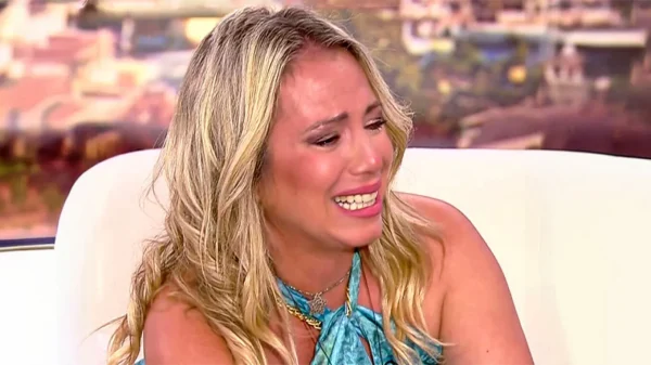 Έλενα Αθανασοπούλου: Η ηθοποιός ξεσπάει σε λυγμούς για την αθώωση του σκηνοθέτη που κατηγόρησε για βιασμό – Κατέρρευσε στα χέρια της Τσολάκη (βίντεο)