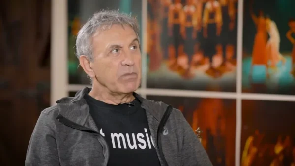 Γιώργος Νταλάρας: Είναι αλήθεια ότι είμαι λίγο περίεργος – Με τη σύζυγο μου τσακωνόμαστε γιατί δεν έχω πολλούς φίλους