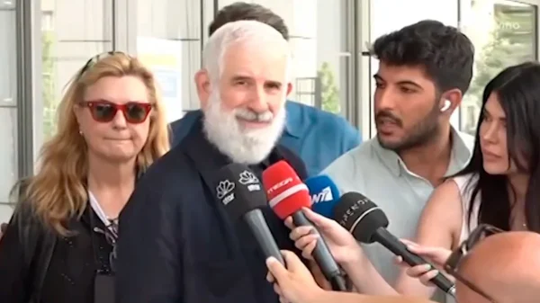 Πέτρος Φιλιππίδης: «Θα τα πούμε όλα όταν τελειώσει η υπόθεση», είπε μετά την αναβολή της δίκης του (βίντεο)