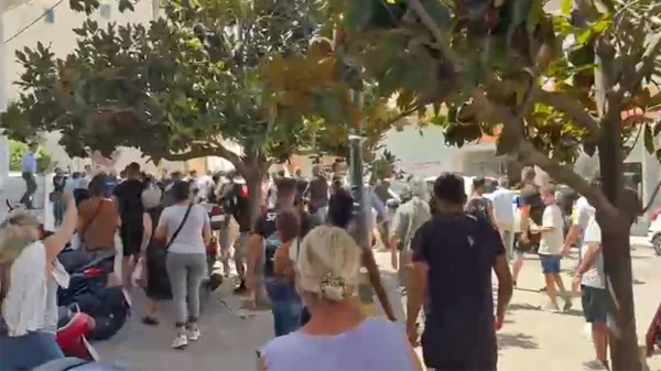 Πύργος: Επεισόδια έξω από τα δικαστήρια – Εξαγριωμένο πλήθος απείλησε να λιντσάρει τον δολοφόνο της 11χρονης – Βίντεο