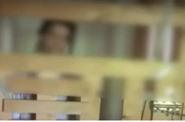 Καλαμάτα: Νέο «Κωσταλέξι»  με 29χρονη  που ζει σε κλουβί 7 χρόνια – Η έκκληση της μητέρας (εικόνες)