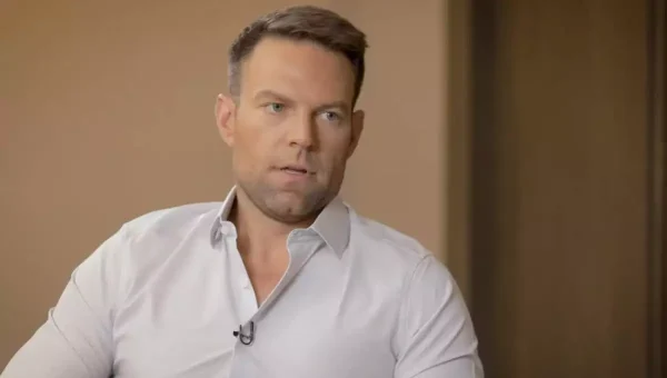 Νίκος Ρωμανός κατά Στέφανου Κασσελάκη: Fake η υιοθεσία πυρόπληκτου σκύλου, επιβεβαιώνεται από βίντεο εθελοντών