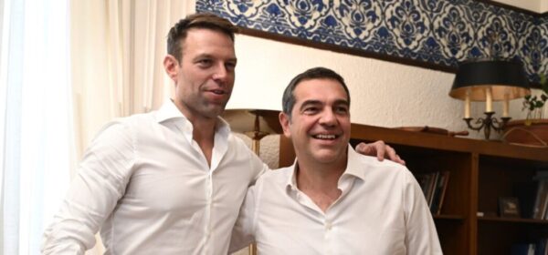 ΣΥΡΙΖΑ – Κασσελάκης σε Τσίπρα: Ή έλα να αναλάβεις ή σταμάτα να με υπονομεύεις  και η διόρθωση