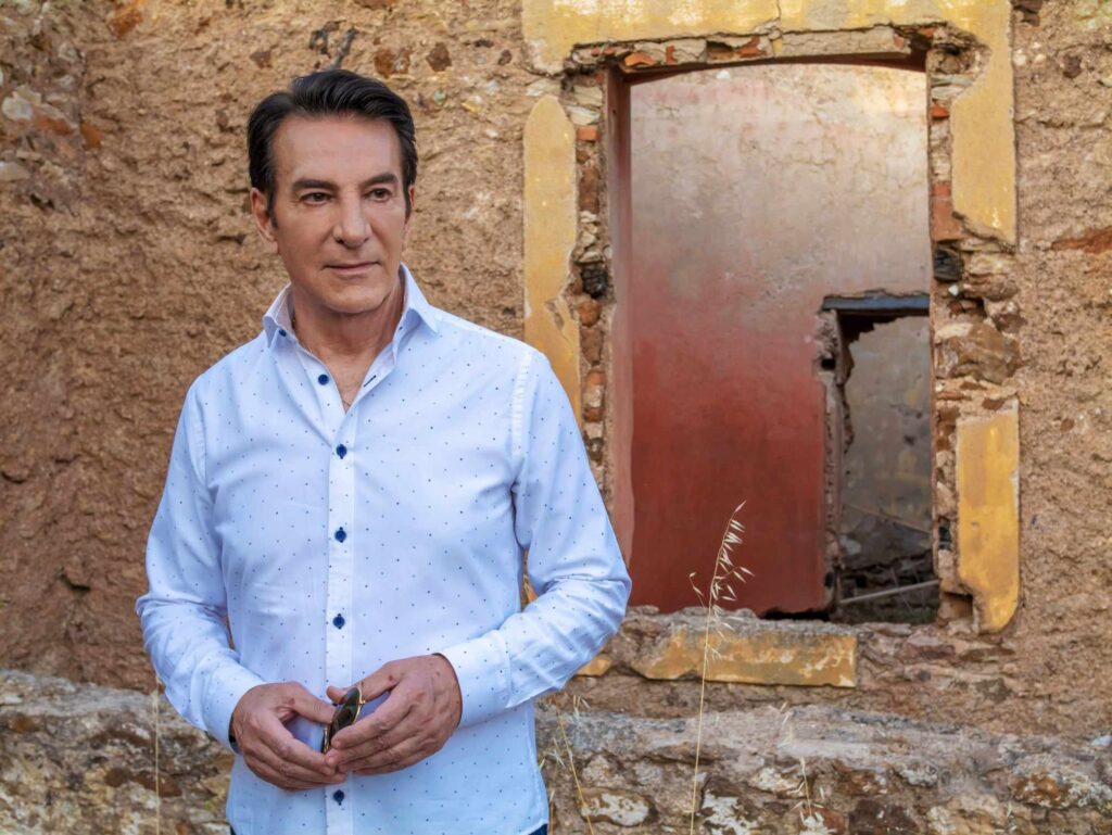 Η μεγάλη επιστροφή του Δημήτρη Κοντολάζου – Δείτε πλάνα από το video clip του νέου του τραγουδιού
