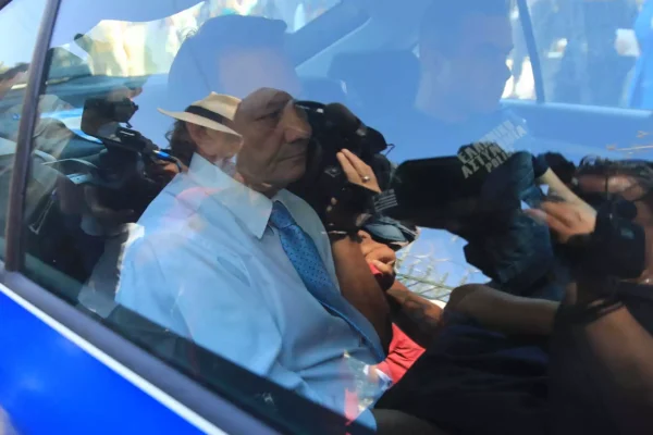 Απόστολος Λύτρας: Μεταφέρθηκε στις φυλακές  – Θα κρατηθεί στη VIP πτέρυγα του Κορυδαλλού για λόγους ασφαλείας (βίντεο)