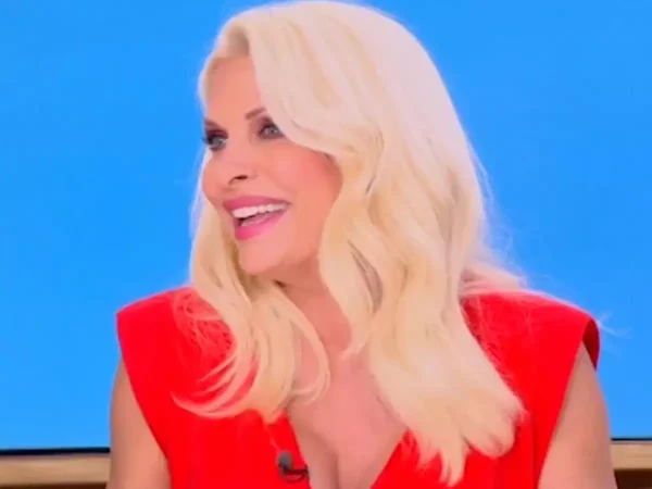 Ελένη Μενεγάκη: «Με μένα όλοι έξω πέσατε – Κανείς δεν ξέρει τι κάνω γιατί είμαι μυστικοπαθής» (βίντεο)