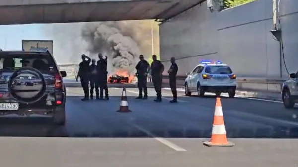 Αττική Οδός: Στις φλόγες supercar αξίας 2 εκατ. ευρώ – Γλύτωσε ο ιδιοκτήτης του