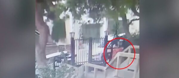 Προσποιούνταν τους συντηρητές ασανσέρ και ξάφριζαν σπίτια ηλικιωμένων (βίντεο)