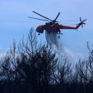 Φωτιά στην Καλλιτεχνούπολη: Ήχησε το 112 για ετοιμότητα – Επιχειρούν 11 αεροσκάφη και 5 ελικόπτερα