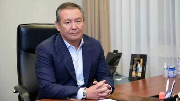 Φωτιά στην Ύδρα: Ο επιχειρηματίας από το Καζακστάν αρνείται ότι έχει σχέση  με την πυρκαγιά –  «Ακολουθήσαμε τους κανόνες πυρασφάλειας της θαλαμηγού»